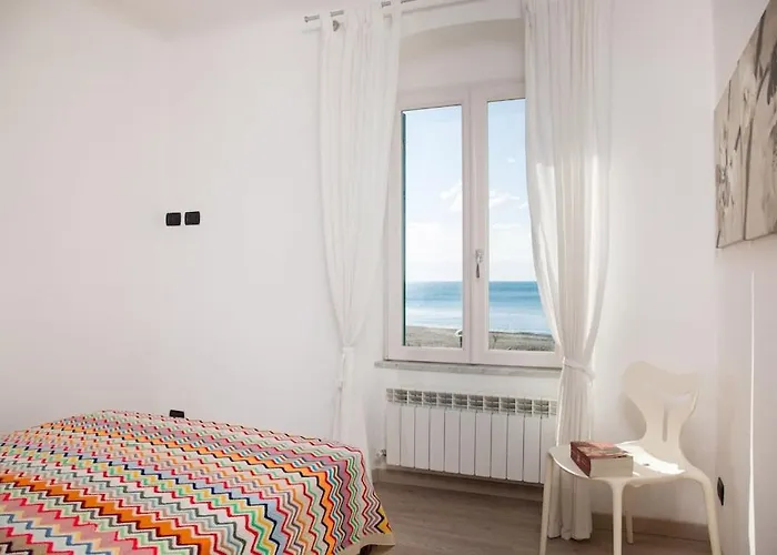 Casa Borgo Ponente, Affacciata Sul Mare 东塞斯特里